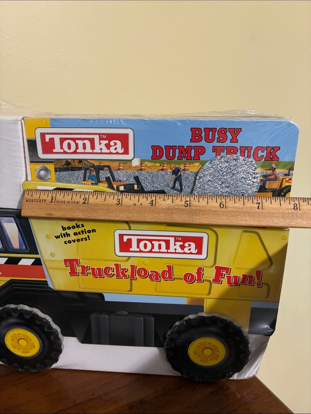 Tonka - TRUCKLOAD OF FUN (3 truck books) - Picture 10 of 12